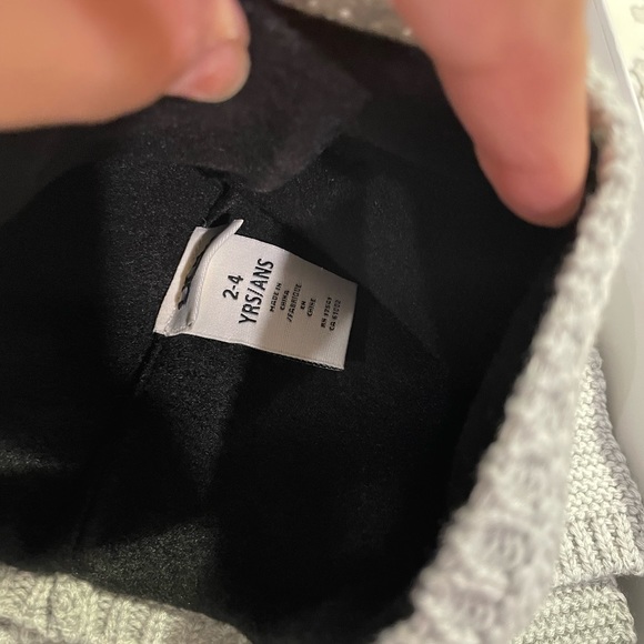 UGG Hat & Scarf Set - Picture 5 of 6